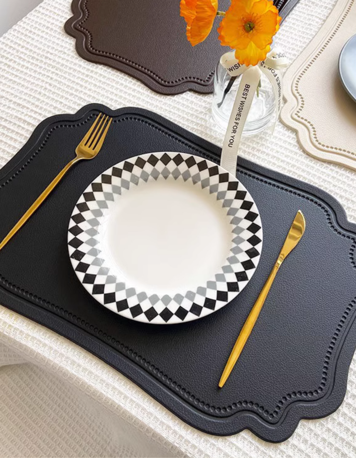 LaBelle Place Mat with curved edges, crafted from elegant faux leather, water- and heat-resistant, adding sophistication to any table setting